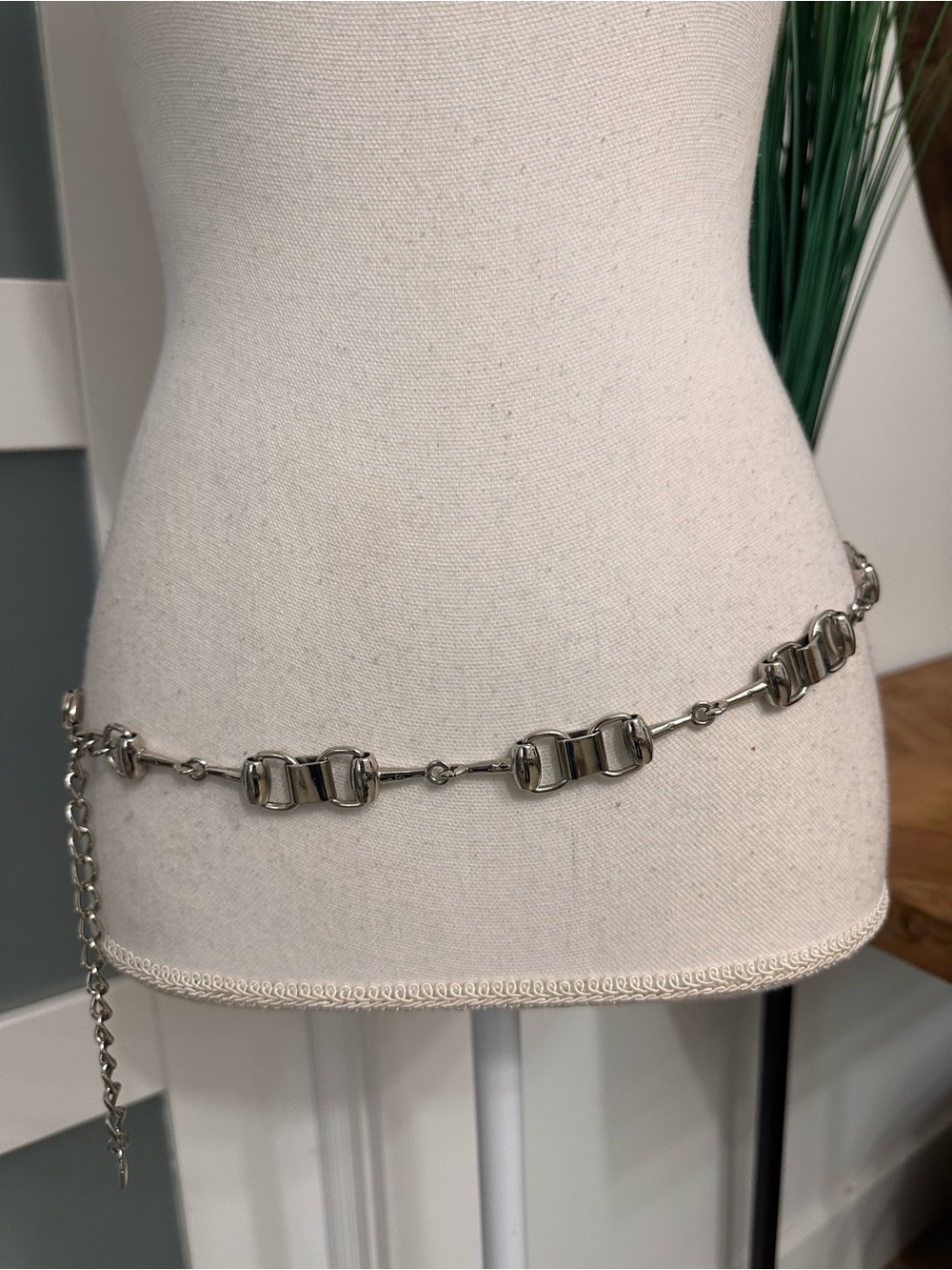 Vintage Y2K Guess Horse Bit Chain Belt Silver Shiny Tone OSFM Western Glam EUC - Picture 3 of 6